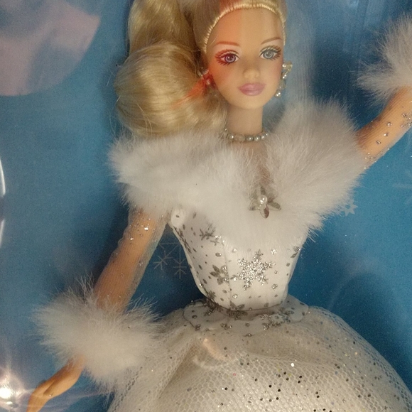 Vintage Avon Barbie Doll 2002 Winter's Reflection - Picture 6 of 13